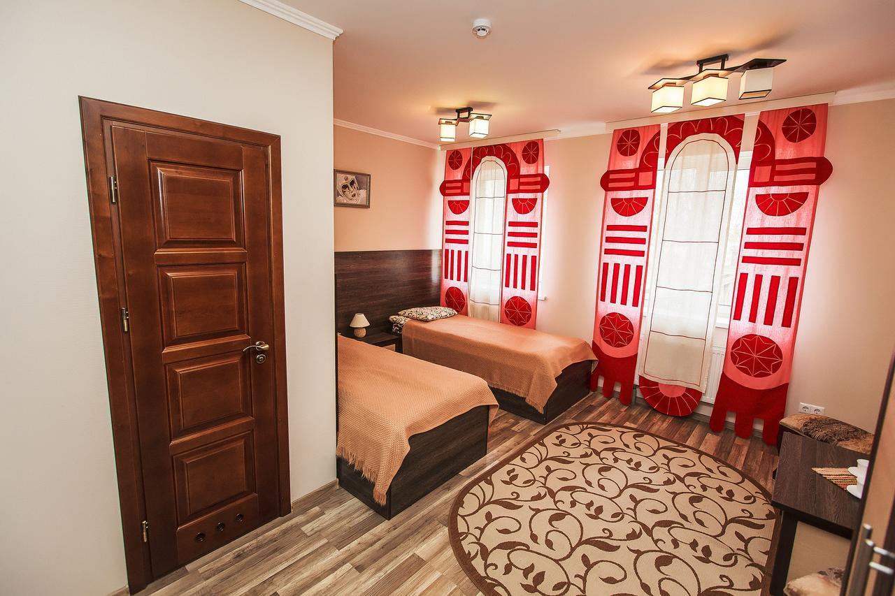 Slavyanskaya Hata Hotel Baranavichy Exterior photo