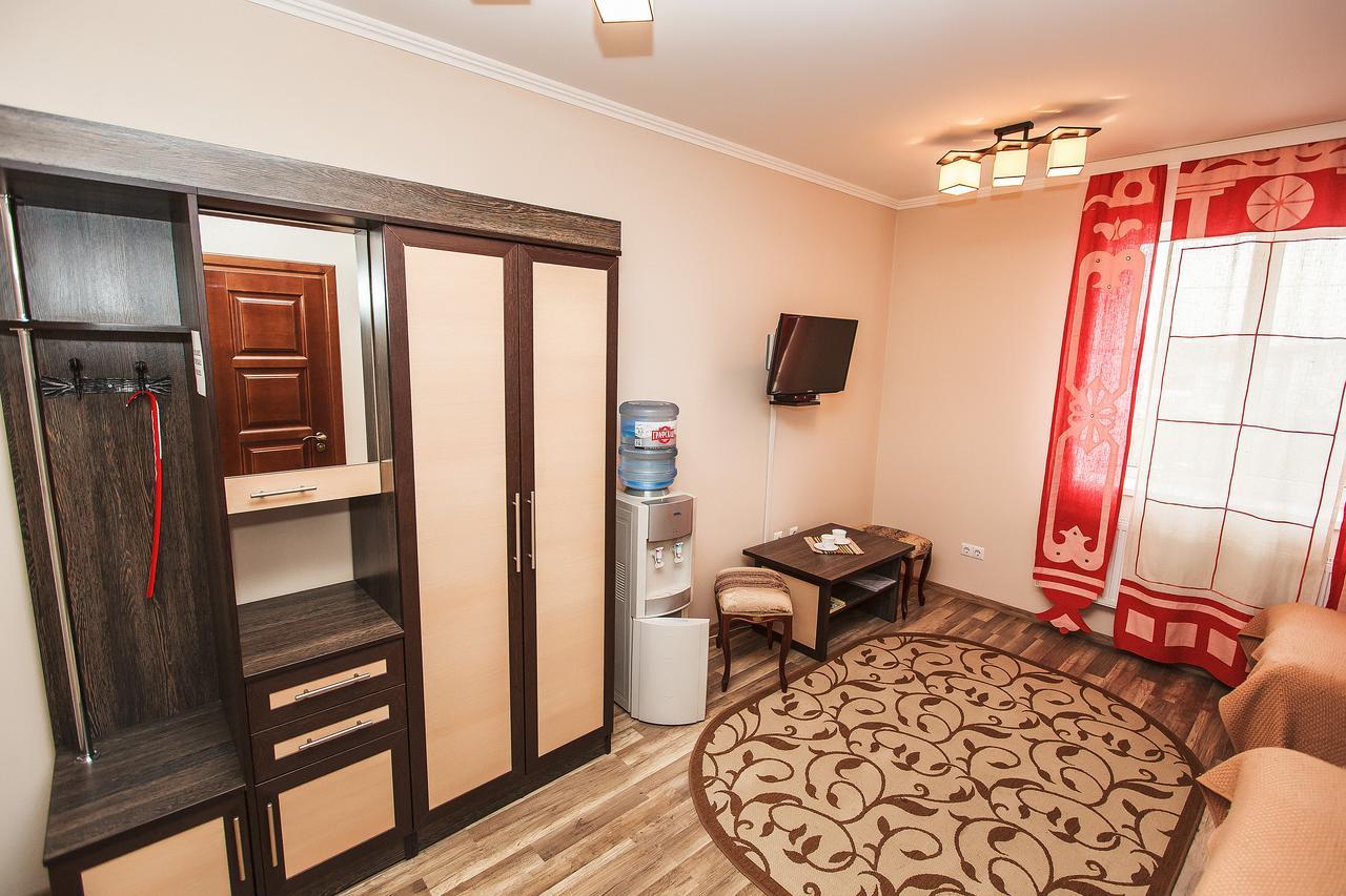 Slavyanskaya Hata Hotel Baranavichy Exterior photo