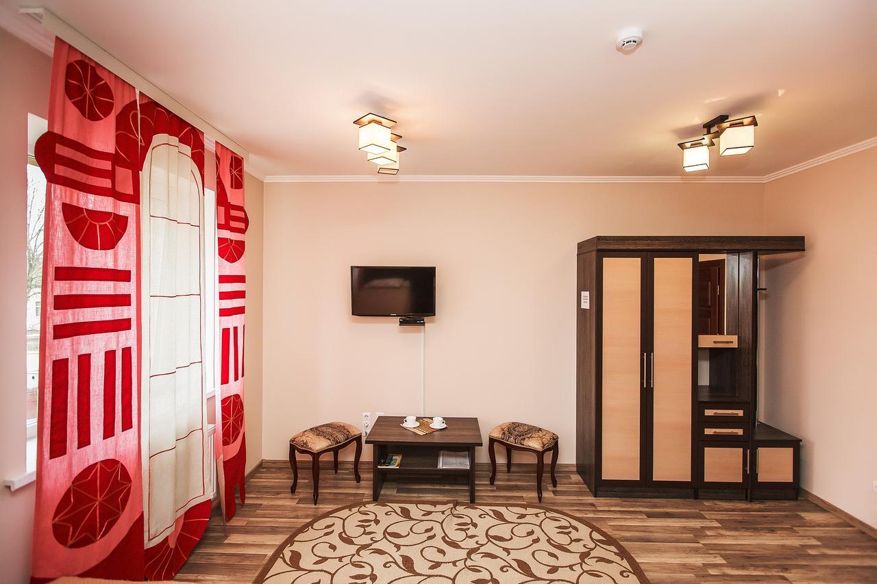 Slavyanskaya Hata Hotel Baranavichy Exterior photo