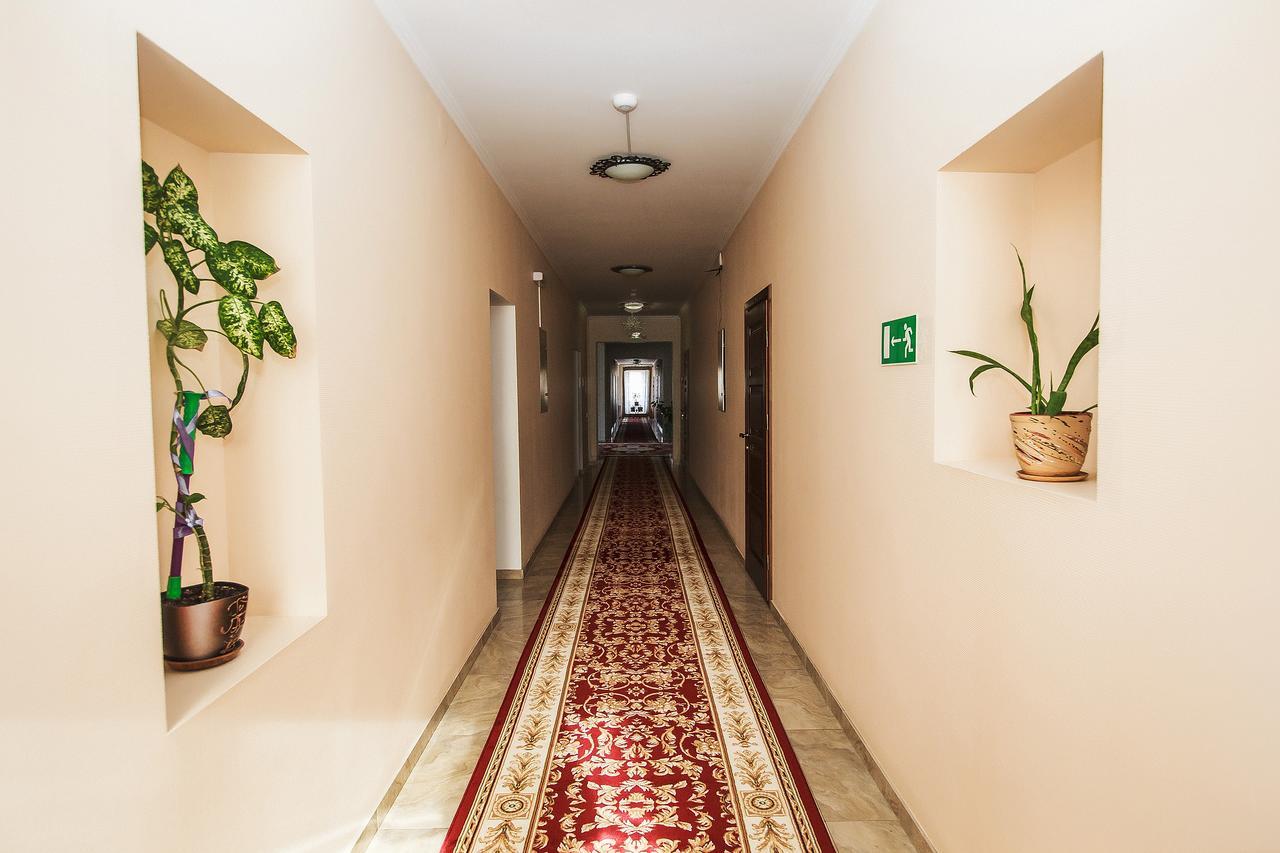 Slavyanskaya Hata Hotel Baranavichy Exterior photo