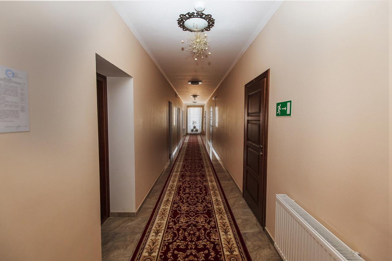 Slavyanskaya Hata Hotel Baranavichy Exterior photo